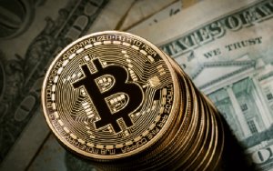 Bitcoin tops $10,200 as cryptocurrencies extend rally，比特币突破10,200美元
