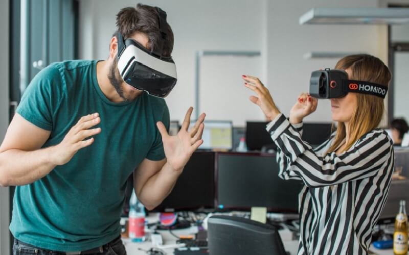 Virtual reality coronation takes dementia patients down memory lane