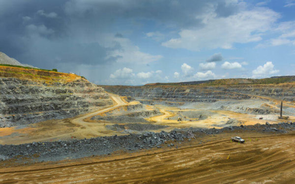 Political shifts lift investor mood in southern African mining-政局转变正在提升南非的投资氛围