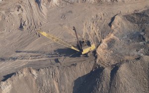 Iron ore price jumps to 10-month high-中国北方钢铁限产令升级，铁矿石价格创十个月新高