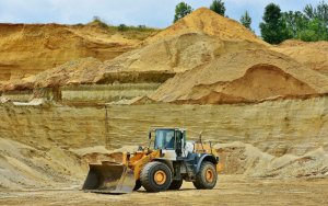 Mining M&A jumps to 4-year high – expect more in 2018-安永：2017年矿业并购交易总额创四年新高