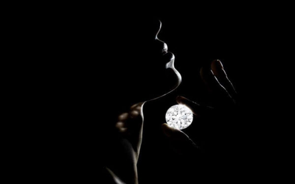 Sotheby’s expects over $33 million for world's largest, rarest, flawless round diamond-苏富比：世界最罕见的无暇白钻售价将超过3300万美元