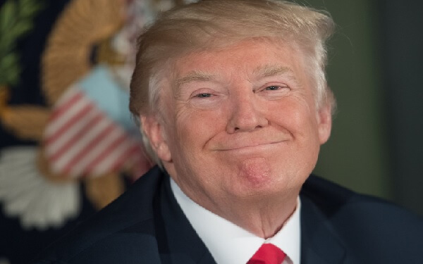 Trump signs $1.3 trillion budget after threatening veto，特朗普签署1.3万亿美元的政府预算案，但他表示非常不情愿