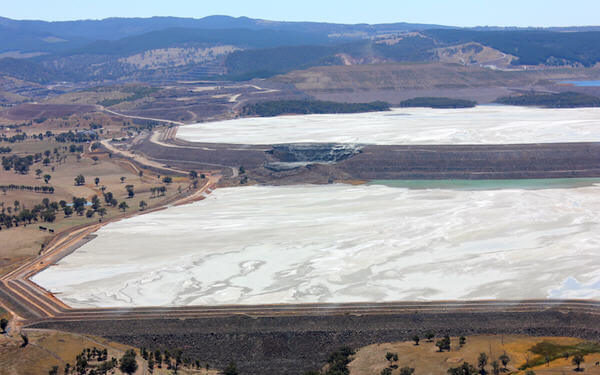 One of Australia's largest gold mines halts operations after dam collapse-大坝溃堤，澳大利亚最大的金矿之一暂停运营
