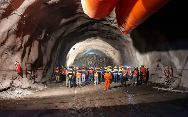 Chile's Codelco receives approval for $1 bln desalination plant-智利国家铜业公司1亿美元的淡化工厂获得批准