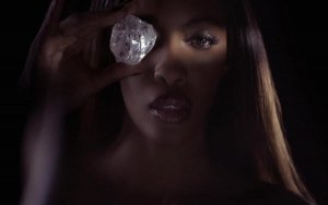 Fifth-largest gem quality diamond in history sold for $40 million-全球第五大宝石级别的钻石售价4000万美元