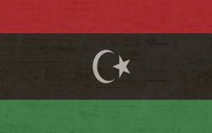 Biggest Libya Oil Field Stops Pumping on Pipeline Halt-管道关闭，利比亚最大的油田生产中断
