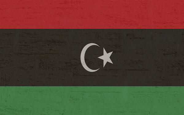 Biggest Libya Oil Field Stops Pumping on Pipeline Halt-管道关闭，利比亚最大的油田生产中断