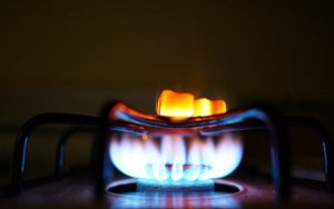 Shell warns of liquefied natural gas shortage as LNG demand blows past expectations-壳牌警告：LNG市场将陷入供应短缺