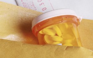 China’s Tax-Free Cancer Medicine Imports Could Slash Prices by 20%，中国进口抗癌药5月起零关税，有望降价20%