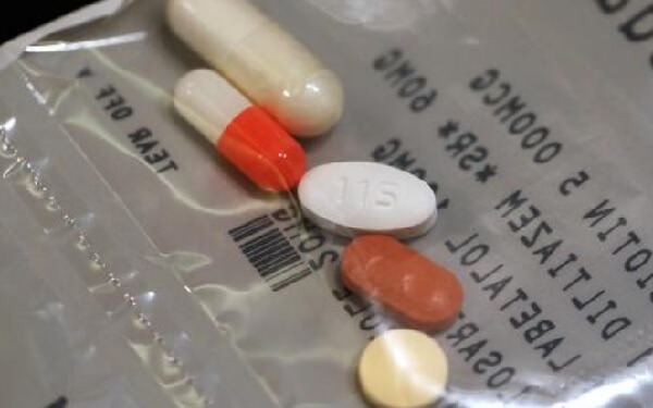 Walmart is looking at buying PillPack, an online pharmacy, for under $1 billion，沃尔玛欲收购在线药店PillPack，交易额低于10亿美元