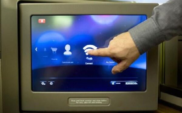 Google is reportedly in talks to buy Nokia technology for better Wi-Fi on planes，谷歌洽购诺基亚飞机宽带业务，欲取代WiFi