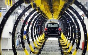 China to Relax Restrictions on Foreign Ownership in Automotive Sector Before October, Report Says，中国最晚会在10月国庆节前公布汽车合资股比放开方案