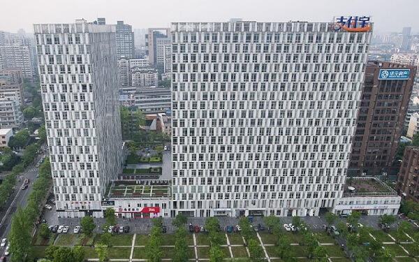BlackRock co-founder warns on complacency over Chinese tech，贝莱德总裁：西方金融服务业面临中国科技巨头带来的挑战