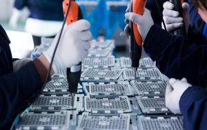 Chinese bitcoin miner eyes IPO, prefers to list outside mainland-中国比特币矿机公司嘉楠耘智计划IPO