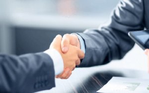 BP Teams With Chinese NEV Startup NIO’s Fund to Tap Smart Car Innovation，英国石油巨头与中国蔚来资本达成长期合作，布局移动出行