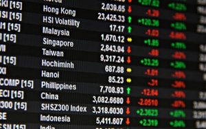 Two Chinese Pharma Companies, WuXi AppTec and Ascletis Pharma, List IPOs on Asian Exchanges，中国药明康德与歌礼纷纷上市，前者股票涨44%