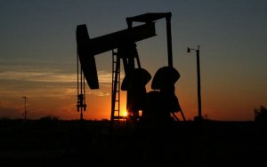 Oil prices hit highest in years as markets adjust to looming sanctions on Iran-油价创多年新高，伊朗面临制裁冲击市场
