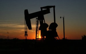 Opec and Russia set to boost oil output after Trump pressure-欧佩克与俄罗斯将增产，弥补委内瑞拉供应大幅萎缩