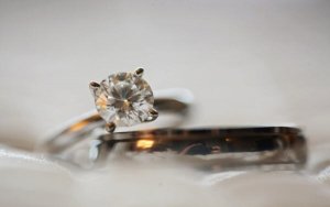 De Beers tracks first 100 diamonds through supply chain using blockchain-戴比尔斯通过使用区块链的供应链追踪第一颗钻石
