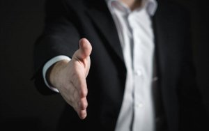 China's CDH Investments makes $1.4 billion offer for Sirtex, trumps Varian bid-鼎晖投资14亿美元竞购澳洲肝癌药物公司Sirtex