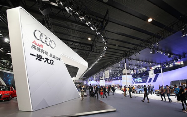 Audi Buys Into SAIC Volkswagen, Securing New China Sales Channel，德国奥迪收购上汽大众1%股权，巩固中国新销售渠道