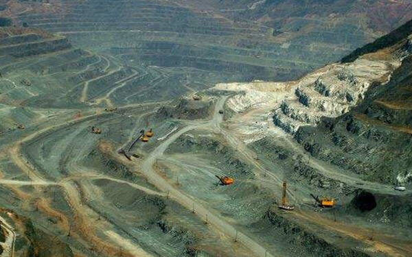 Big miners loosen purse strings as cost-cuts pay off-紧缩开支多年，矿企重新开始松开腰包
