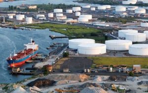 China to reduce U.S. oil imports post-September amid trade spat: sources-贸易争端后果：9月之后中国将减少从美国进口原油