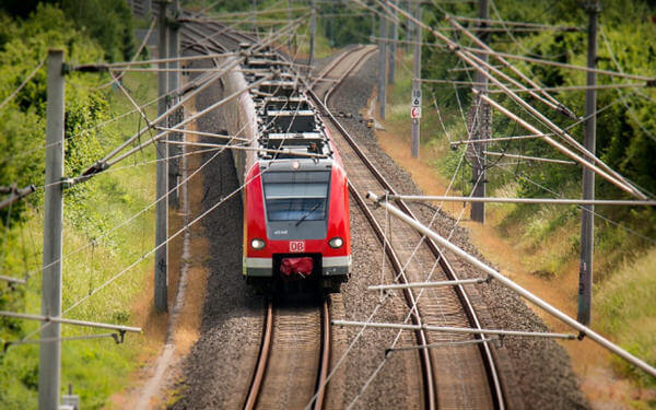 China to boost rail freight by 30 percent by 2020 in anti-smog push-2020年中国铁路货运量将增加30%，以抗击雾霾