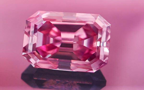 Rio Tinto to sell its largest pink diamond-力拓将拍卖最大的粉钻