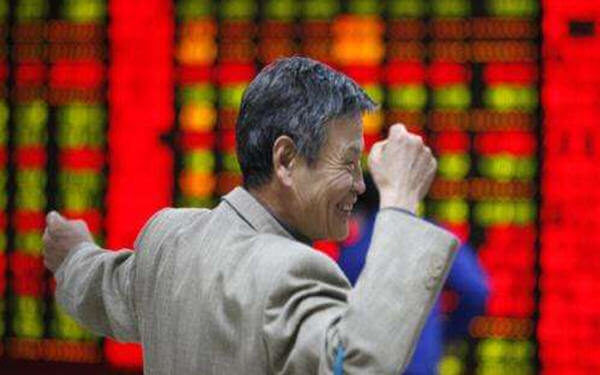 China shares hit one-month high on stimulus hopes, bonds tire-受宽松预期推动，中国股市创一个月新高