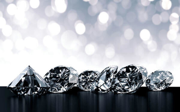 De Beers sizes up Canadian diamond project, first big buy in nearly 2 decades-戴比尔斯壮大加拿大项目，将近20年来首次出手并购