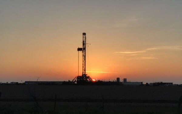 Lured by higher oil prices, U.S. shale producers boost capex-油价上涨，美国页岩生产商加大资本支出