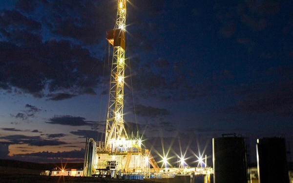 U.S. Oil Rigs Reach New High as Drillers Chase Price Surge-油价上涨，美国钻井平台总数创新高