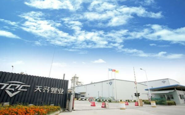 China's Tianqi Lithium files for $1 billion Hong Kong listing: sources-传天齐锂业申请在港上市，融资10亿美元