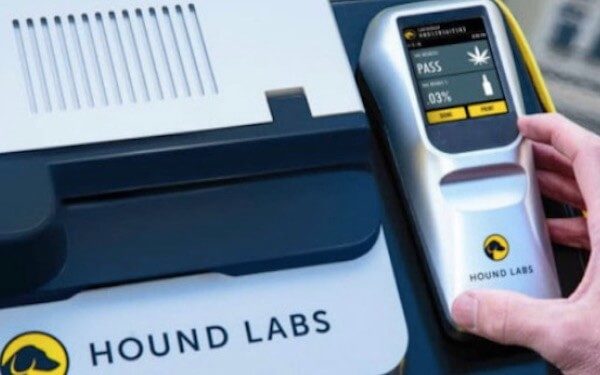 Marijuana breathalyzer aims to detect high drivers 'without unjustly accusing'，美国Hound Labs发明大麻呼气检测仪