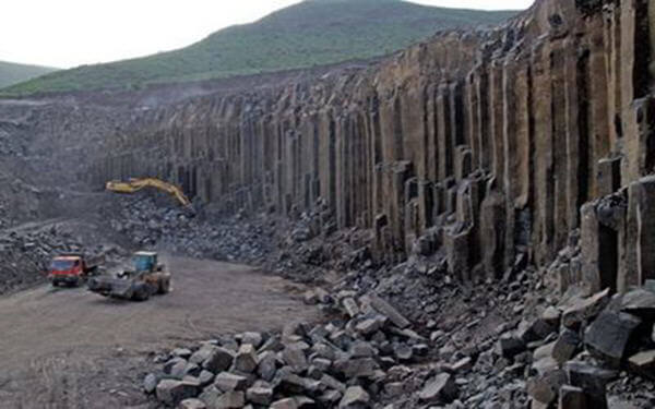 Freeport, Rio sell majority stake in Grasberg mine to Indonesia；印尼政府从自由港和力拓“买回”Grasberg铜矿的多数股权