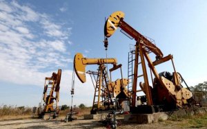 China's crude oil output climbs for first time in nearly three years-中国原油产量将近三年来首现增长