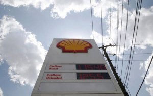 Exclusive: Shell in talks to buy stake in Russian oil project - sources-壳牌据称正在洽购俄罗斯石油项目股份