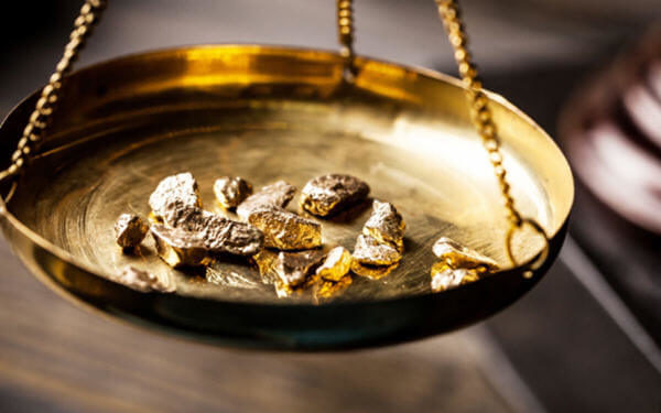 Hedge funds reeling from gold jump have five charts to watch-