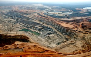 Barrick Gold eyes more copper assets in Congo – executive-高管：巴里克黄金拟收购更多刚果铜矿
