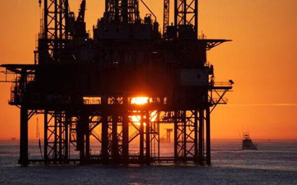 U.S. oil drillers cut most rigs since May 2016: Baker Hughes-