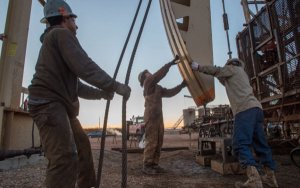 Bank of America sees oil gains in 2019, but that forecast is far from universal-美银美林仍看好油价2019年上涨