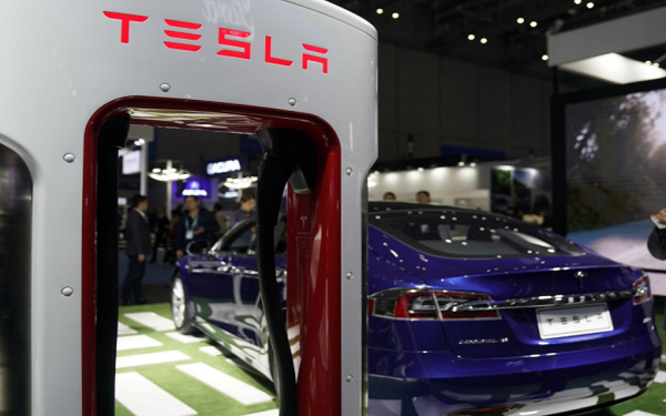 Exclusive: Tesla, smarting from trade war, seeks bids for China Gigafactory construction，特斯拉中国工厂开始招标