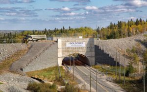 Newmont grabs Goldcorp in $10B deal that creates world's top gold miner-黄金行业又迎来两巨头合并：Newmont一百亿美元收购Goldcorp