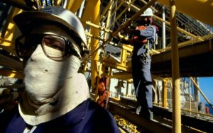 OPEC is cutting more oil from the market than planned, says former Saudi Aramco executive-沙特阿美前高管称欧佩克实际的减产规模将更大