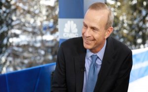 Chevron CEO sees no signs global economy is hitting a wall based on energy sales-雪佛龙CEO称全球经济并未出现碰壁迹象