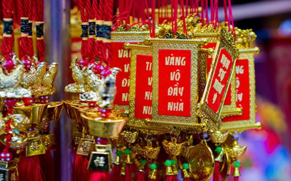 Asia Gold-Chinese demand jumps; Indian buyers hold off with eye on budget-中国黄金需求在农历新年前跃升