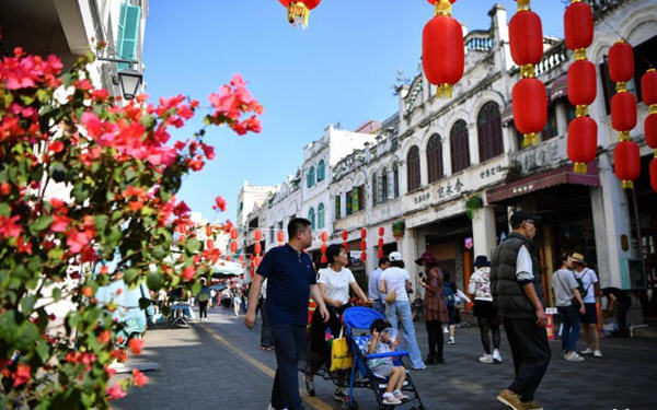 Holiday week spending over 1 trillion yuan-中国消费者春节黄金周花费超过1万亿元
