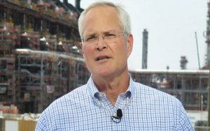 Exxon Mobil posts big quarterly profit beat as oil major hikes production-埃克森美孚发布强劲第四季度业绩报告